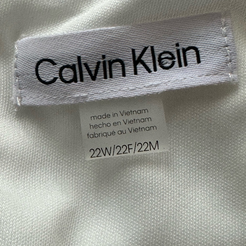 🆕Calvin Klein Ivory Petal Sleeve Dress - Picture 11 of 16